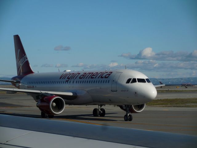 Airbus A320 (N640VA)