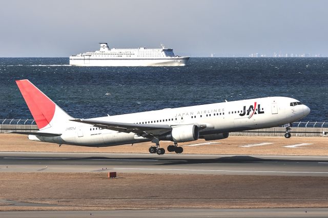 BOEING 767-300 (JA601J)