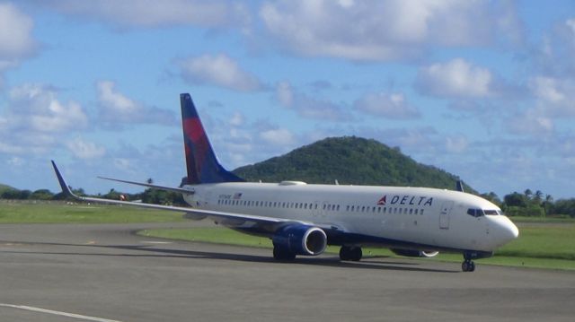 Boeing 737-800 (N776DE)