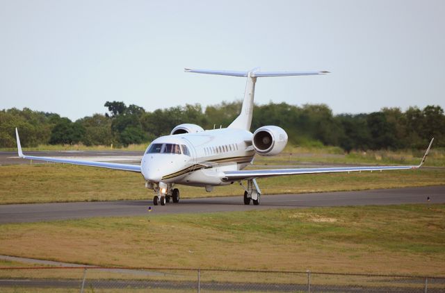 Embraer ERJ-135 (N904LX)