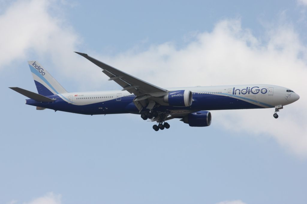 BOEING 777-300ER (TC-LKD)
