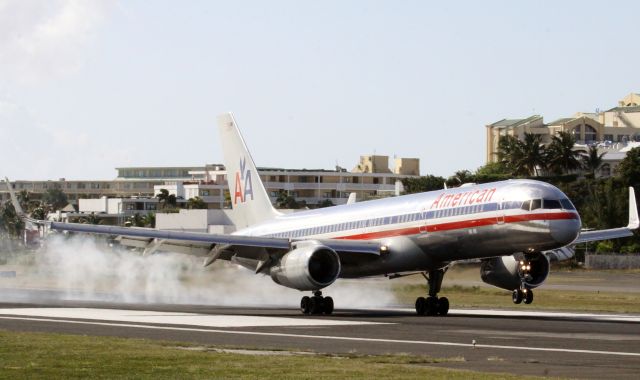 Boeing 757-200 (N184AN)