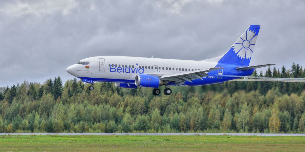 Boeing 737-500 (EW-290PA)