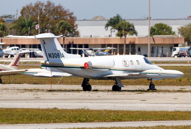 Learjet 24 (N306JA)