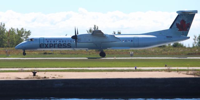 de Havilland Dash 8-400 (C-FSRJ)