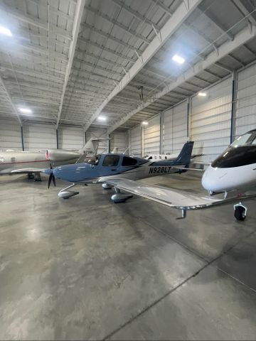 Cirrus SR-22 (N928LT)