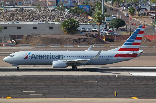 Boeing 737-800 (N876NN)