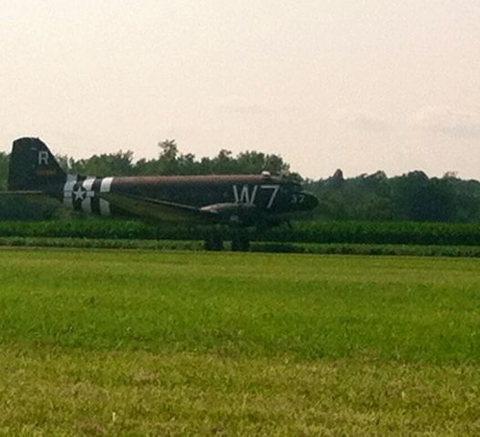 Douglas DC-3 (N345AB)