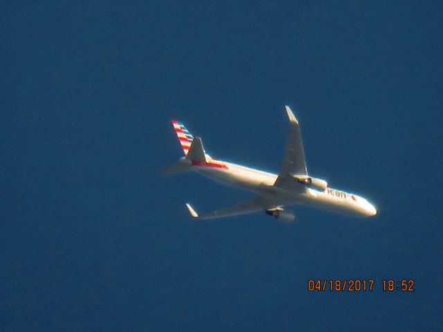 BOEING 767-300 (N394AN)