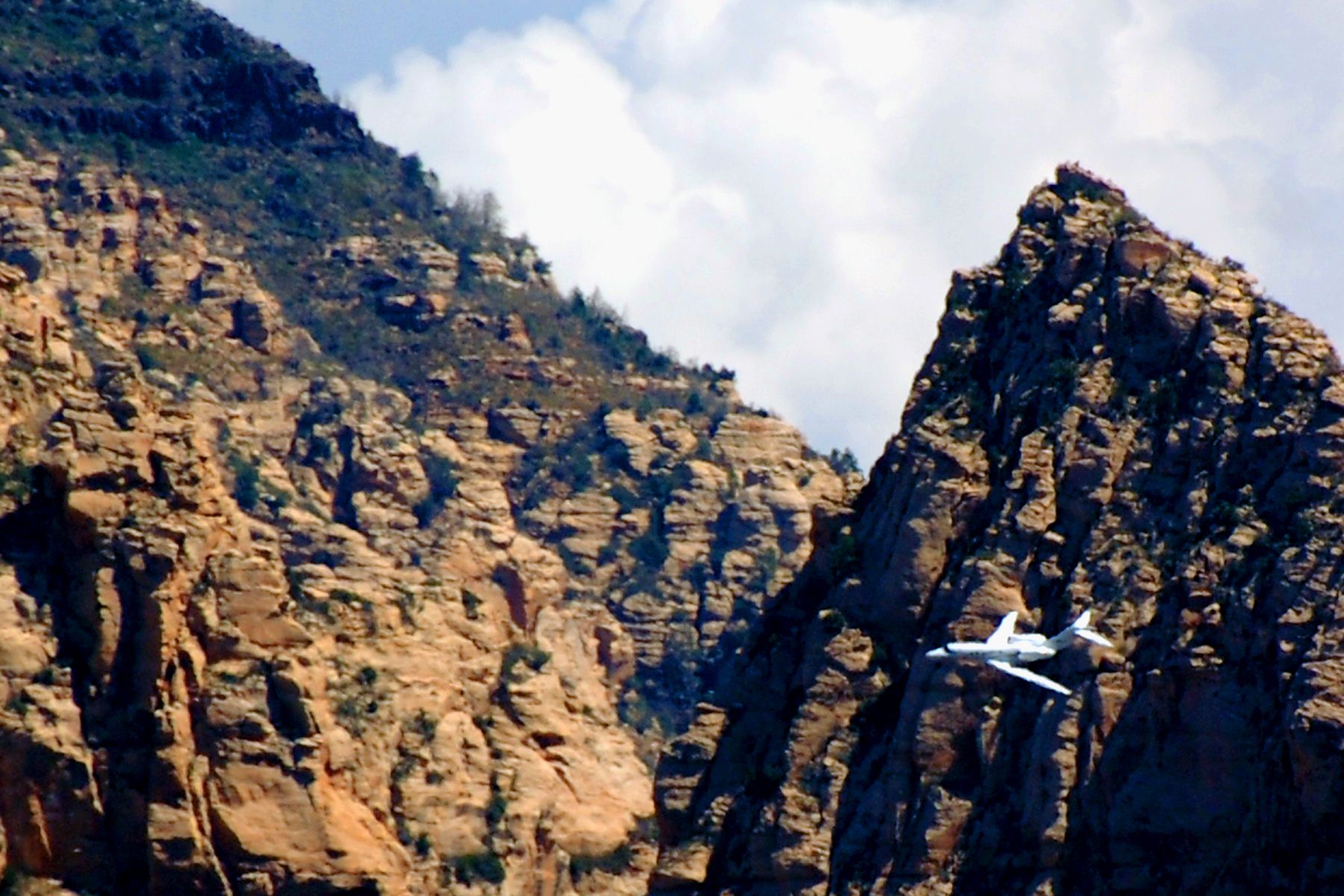 Cessna Citation X (N701LX) - Sedona, AZ (KSEZ) tight base turn to final runway 21.