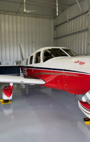 Piper Saratoga (N426SE) - @ Hangar