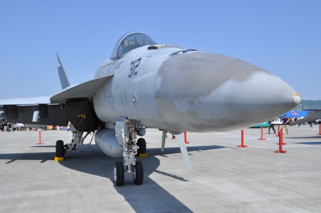 McDonnell Douglas FA-18 Hornet (16-6870)