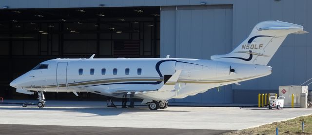 Canadair Challenger 350 (N50LF)