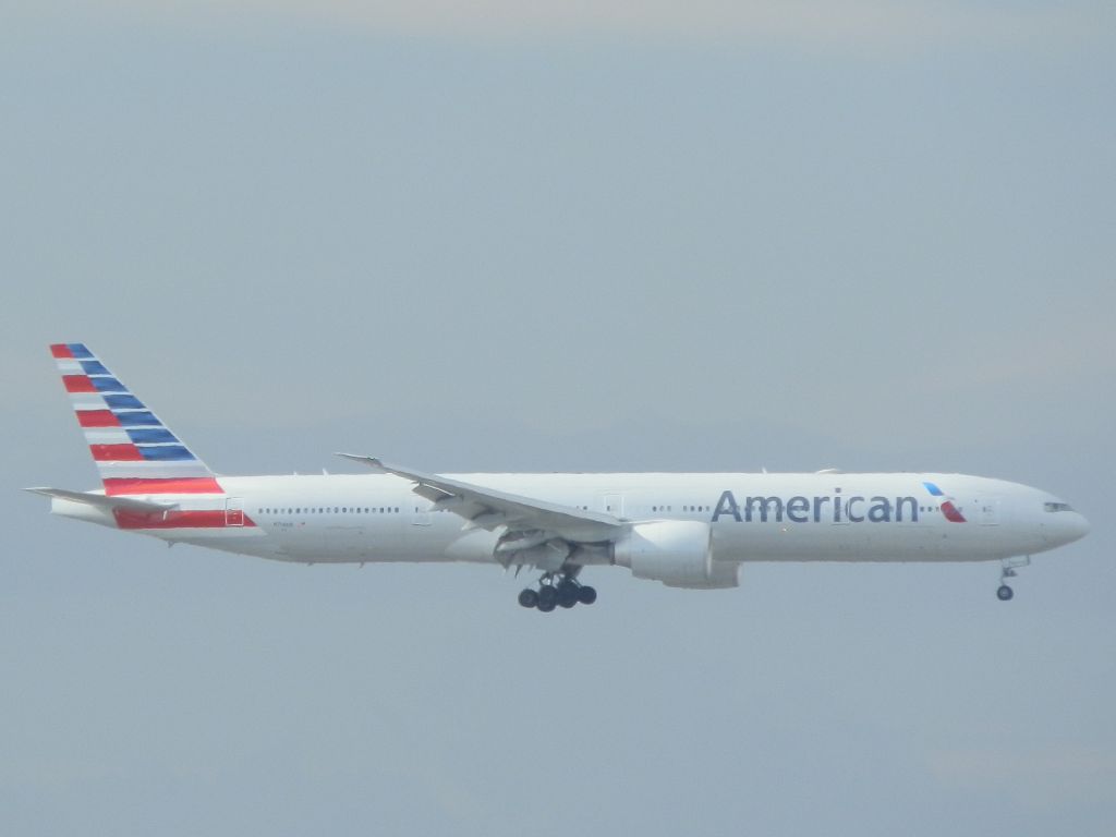 BOEING 777-300ER (N729AN)