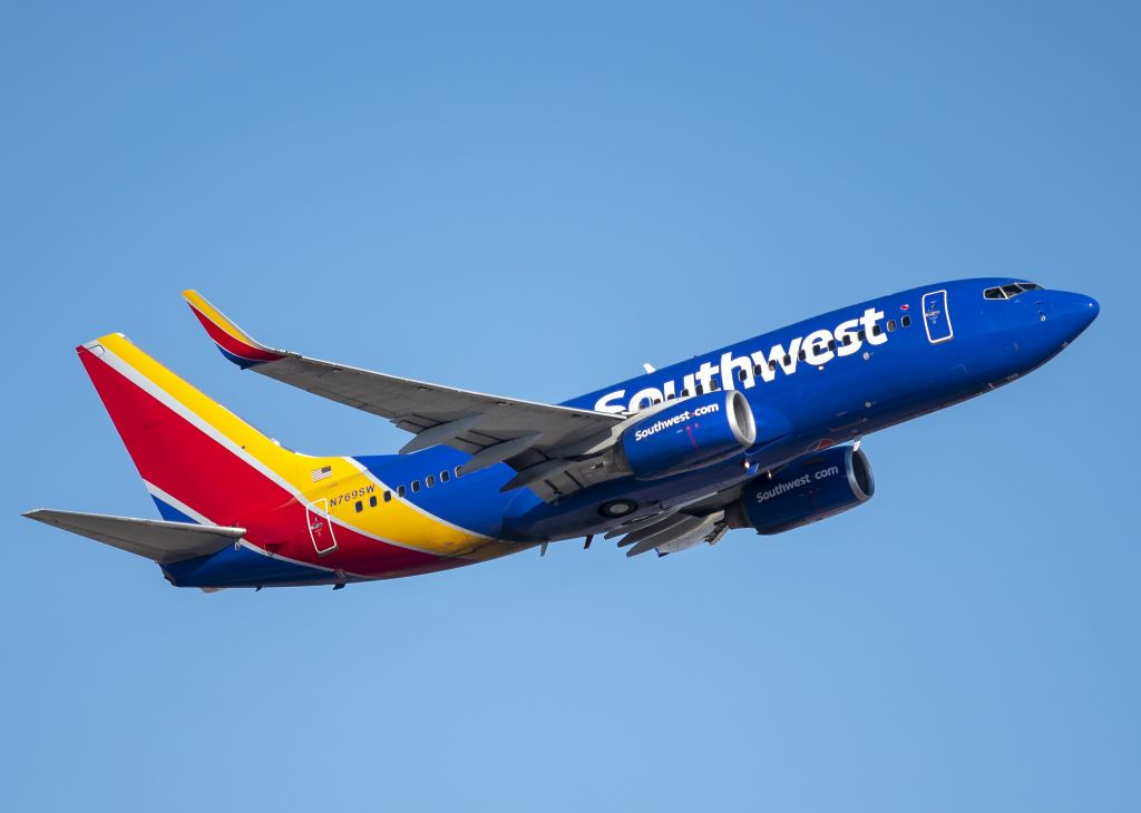Boeing 737-700 (N769SW)