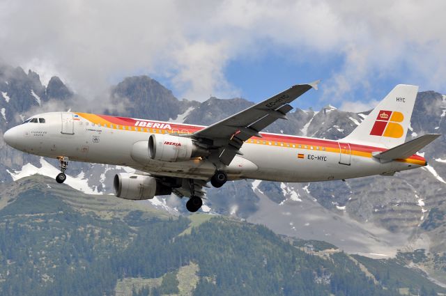 Airbus A320 (EC-HYC) - Ciudad de Ceuta on final for rwy26