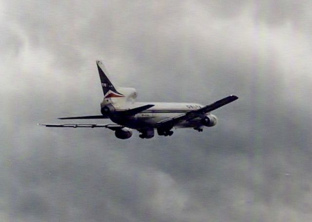 Lockheed L-1011 TriStar — - KEWR early 80s