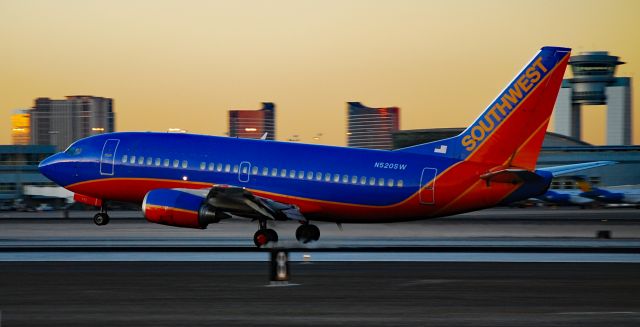 Boeing 737-500 (N520SW) - N520SW Southwest Airlines Boeing 737-5H4 s/n 25319 - Las Vegas - McCarran International Airport KLASbr /USA - Nevada December 2, 2009br /Photo: Tomás Del Coro