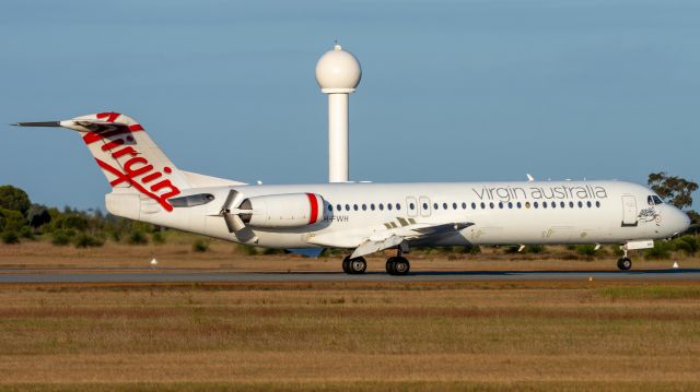 Fokker 100 (VH-FWH)