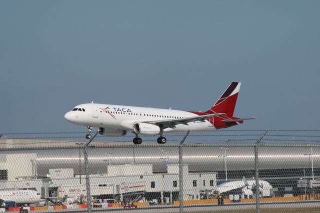 Airbus A320 (N499TA)