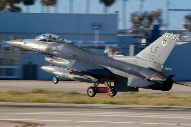 Lockheed F-16 Fighting Falcon —