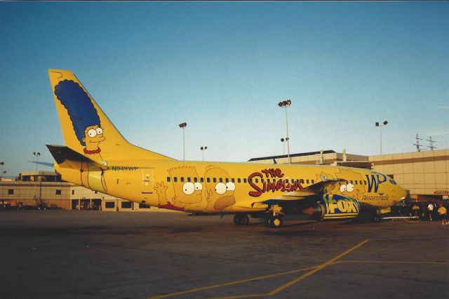 BOEING 737-300 (N949WP)