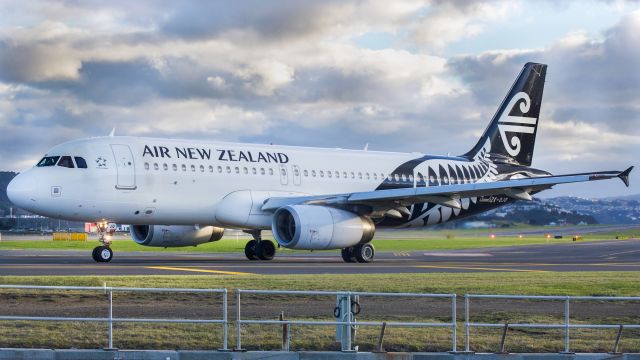 Airbus A320 (ZK-OJQ)