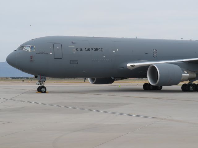 BOEING 767-200 (1846053) - SATAN91