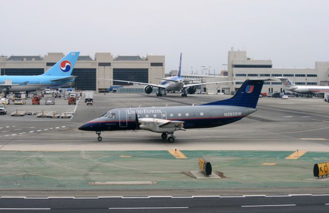 Embraer EMB-120 Brasilia (N393SW)