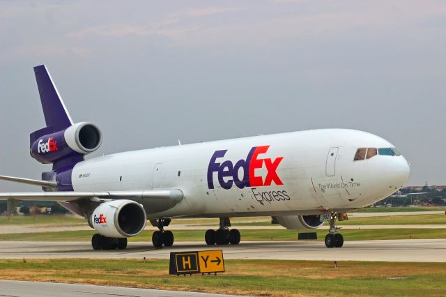 Boeing MD-11 (N582FE)