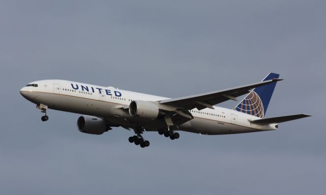 Boeing 777-200 (N784UA)