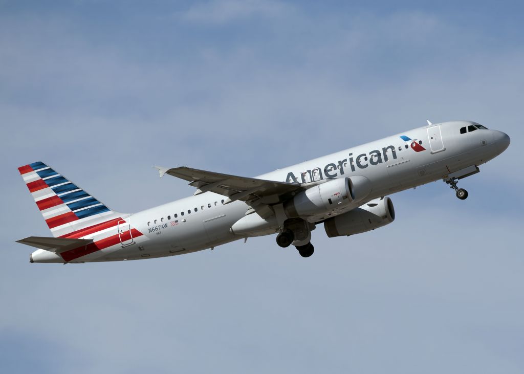 Airbus A320 (N667AW)