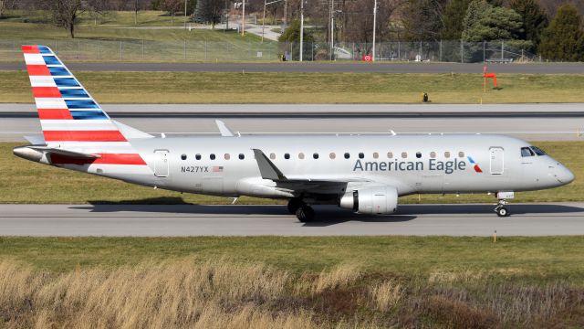 EMBRAER 175 (long wing) (N427YX)