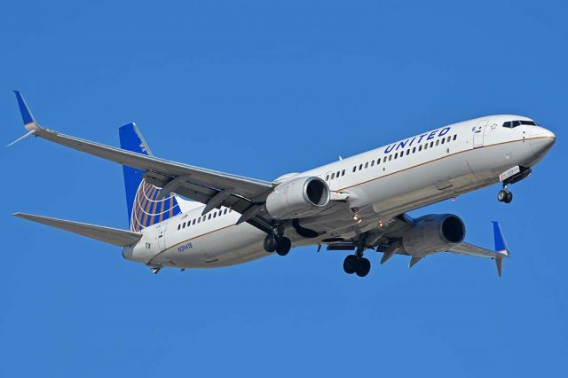 Boeing 737-800 (N39418) - United Boeing 737-924 N39418 at Sky Harbor on November 28, 2017. 