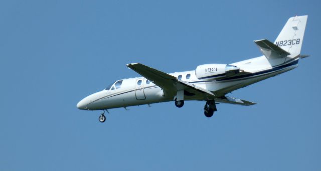 Cessna Citation V (N823CB) - On short final is this 2006 Cessna Citation 560 from the Summer of 2022.