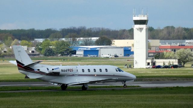 Cessna Citation Excel/XLS (N669QS) - Taxiing for departure is this 2007 Cessna Citation 560XLS in the Spring of 2021.