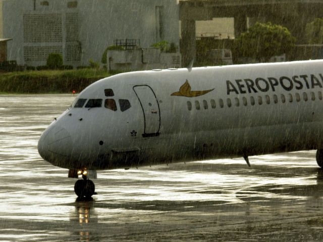 Douglas DC-9-10 (YV-138T) - Approaching gate under heavy rain.