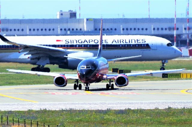 Boeing 737-500 (LY-KDT)