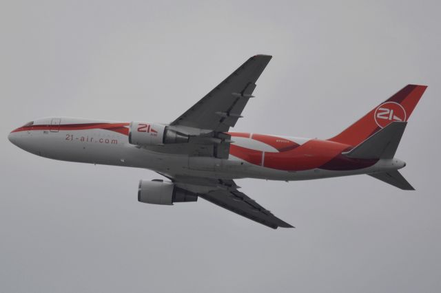 BOEING 767-200 (N999YV)