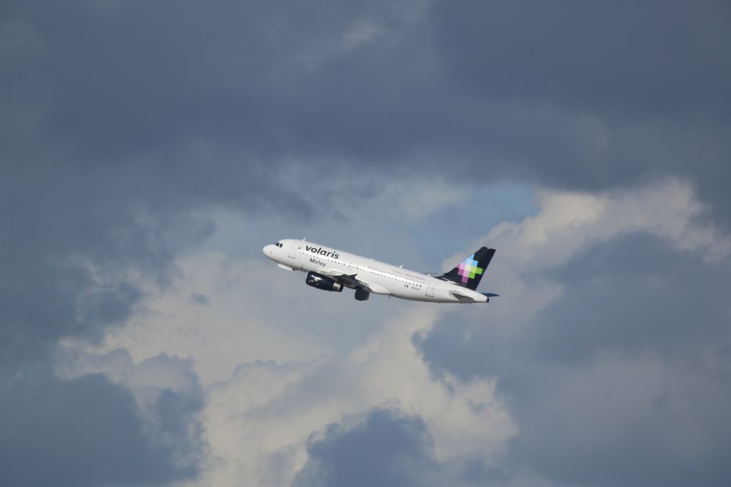 Airbus A319 (N501VL)