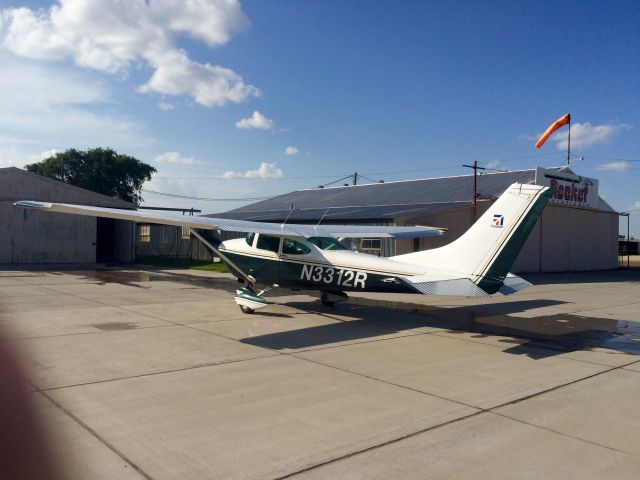 Cessna Skylane (N3312R)