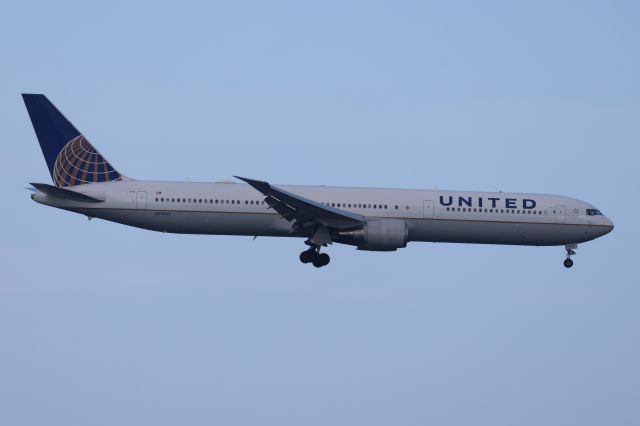 BOEING 767-400 (N59053)