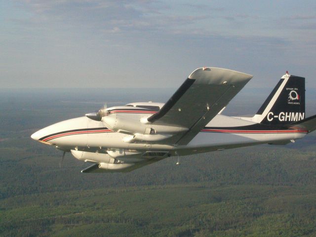 Piper Aztec (C-GHMN)