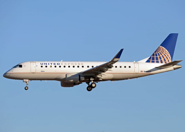 Embraer 170/175 (N105SY)