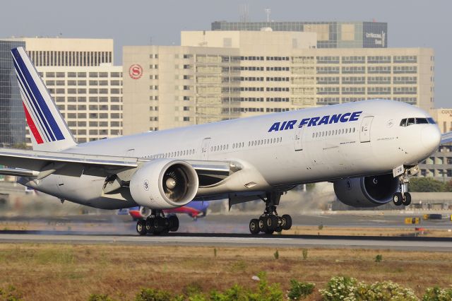 BOEING 777-300ER (F-GSQM) - 24R landing at LAX!