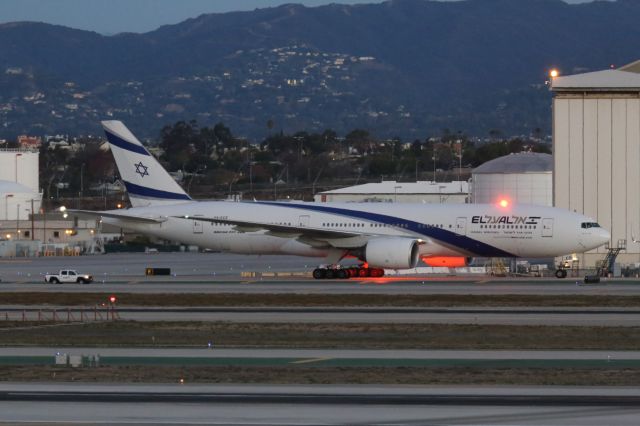 Boeing 777-200 (4X-ECE)