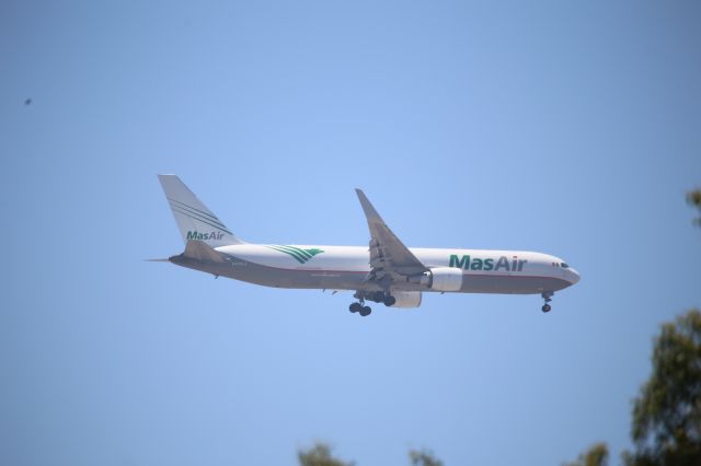 BOEING 767-300 (N420LA)