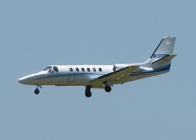 Cessna Citation II (N100WT) - Landing on runway 14 at the Shreveport Regional airport.