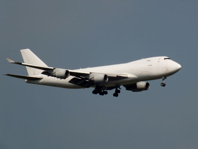 Boeing 747-400 (B-18722)