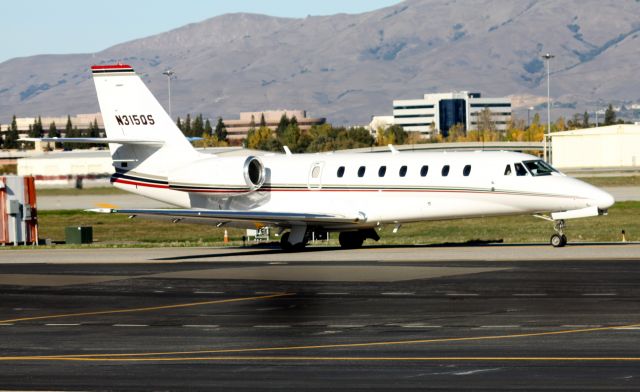 Cessna Citation Sovereign (N315QS) - Taxiing for Take Off 3-0-L